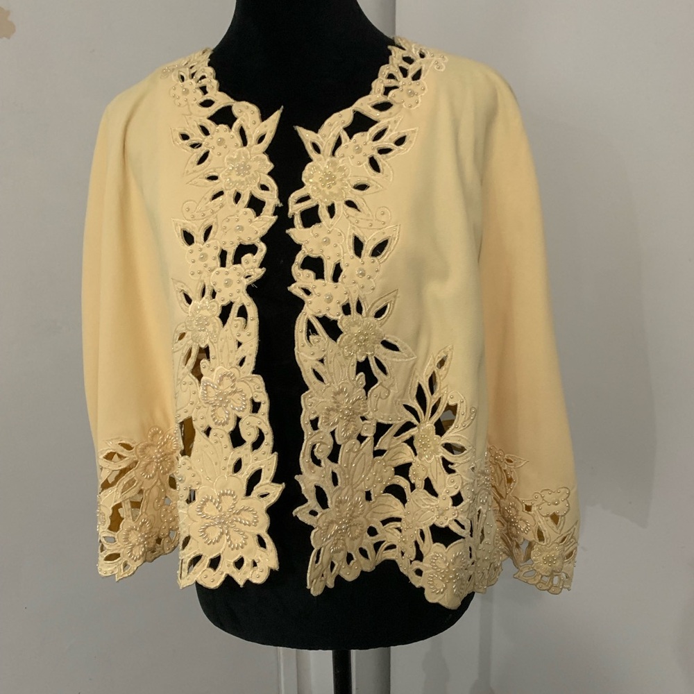 Butter Yellow Floral Lace Open Cape